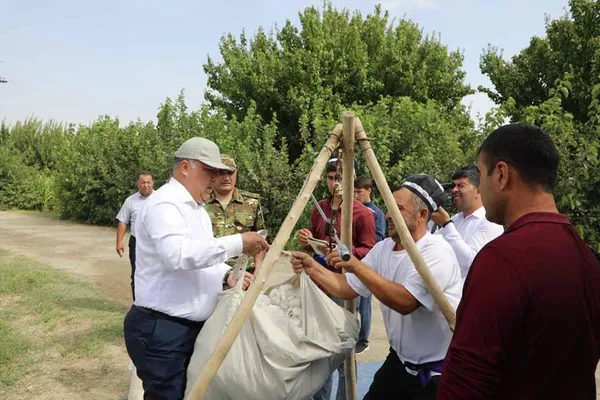Ҷамъоварии пахта аз сӯи мақомдорони вилояти Суғд, бо иштироки Раҷаббой Аҳмадзода, раиси ин вилоят Ҷамъоварии пахта аз сӯи мақомдорони вилояти Суғд, бо иштироки Раҷаббой Аҳмадзода, раиси ин вилоят - Sputnik Тоҷикистон