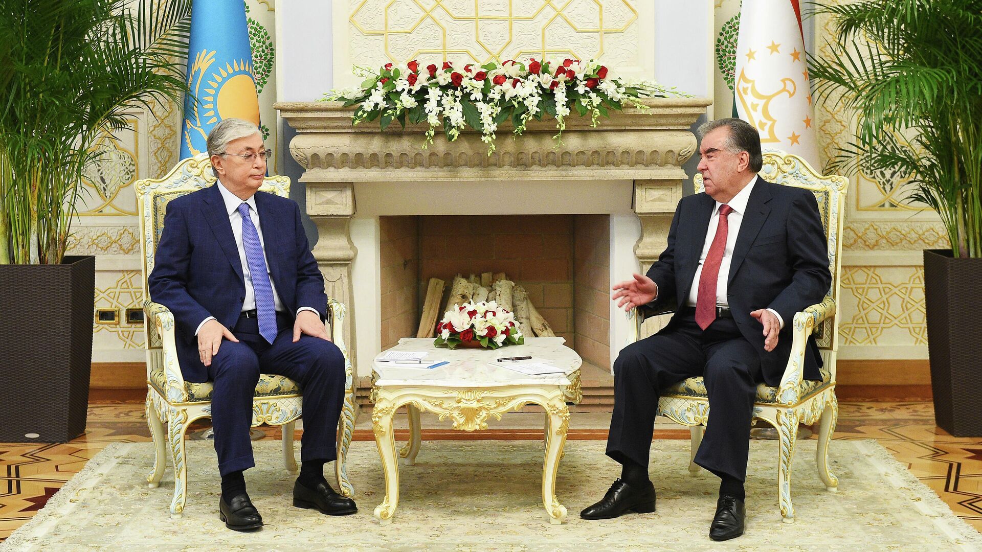 Президент Касым-Жомарт Токаев и Президент Таджикистана Эмомали Рахмон - Sputnik Таджикистан, 1920, 08.01.2022