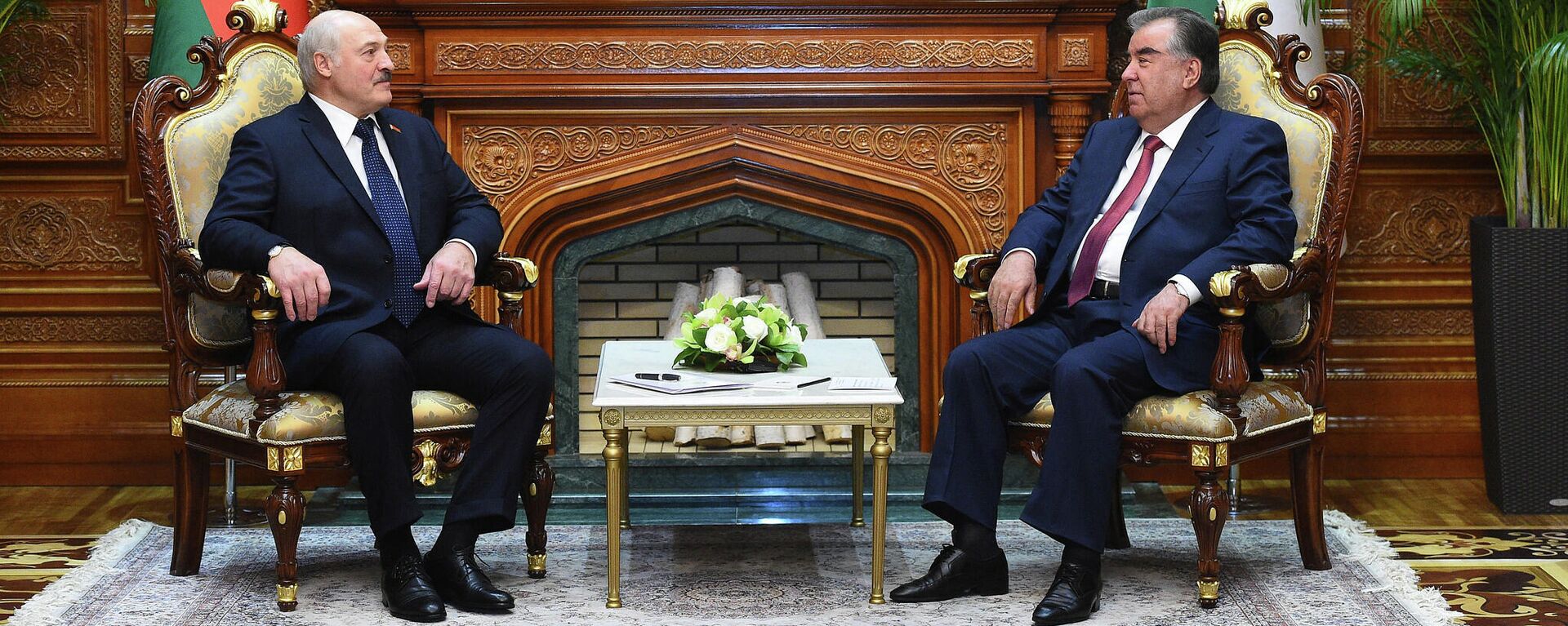 Президент Беларуси Александр Лукашенко и президент Таджикистана Эмомали Рахмон - Sputnik Таджикистан, 1920, 15.09.2021