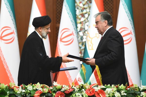 Встреча президента Таджикистана с главой Ирана Ибрахимом Раиси. - Sputnik Таджикистан
