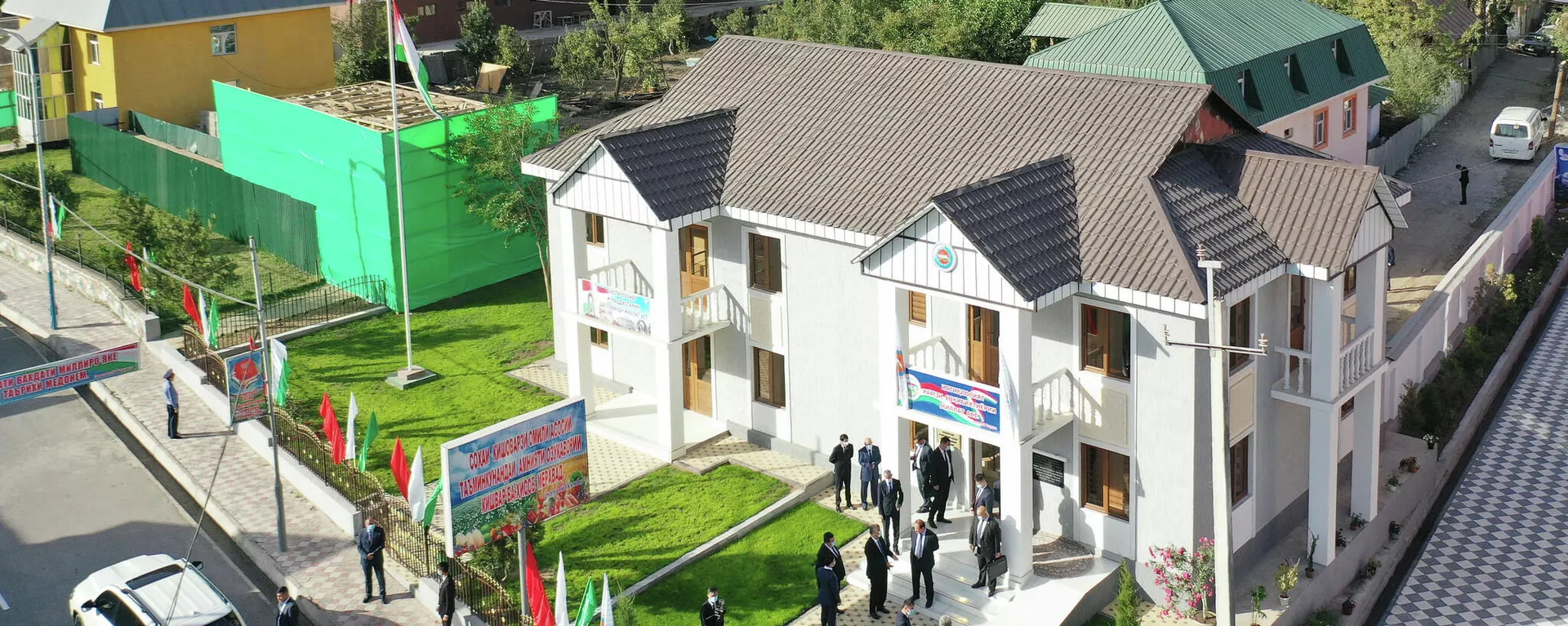 Здание исполкома Народно-демократической партии Таджикистана в Сангворском районе - Sputnik Тоҷикистон, 1920, 20.09.2021