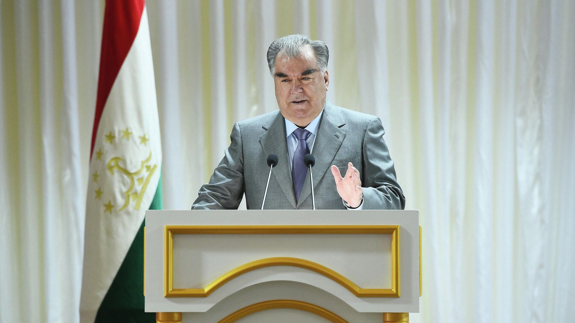 Президент Республики Таджикистан Эмомали Рахмон - Sputnik Таджикистан, 1920, 07.12.2021