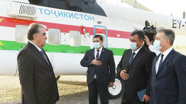 Рабочий визит Эмомали Рахмона в Лахшский район  - Sputnik Таджикистан