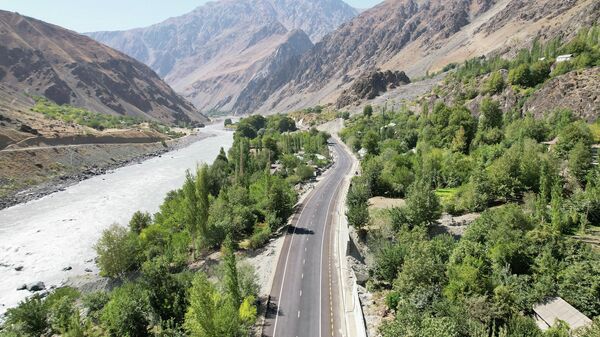Автомобильной дорога Куляб-Хорог-Кульма-Китай от села Йогед до центра Дарвозского района - Sputnik Таджикистан