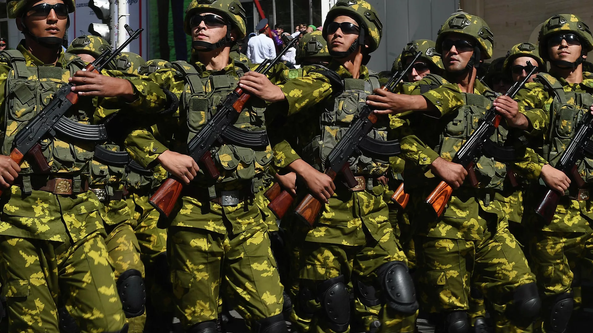 Вооруженные силы Таджикистана на военном параде в Дарвозском районе