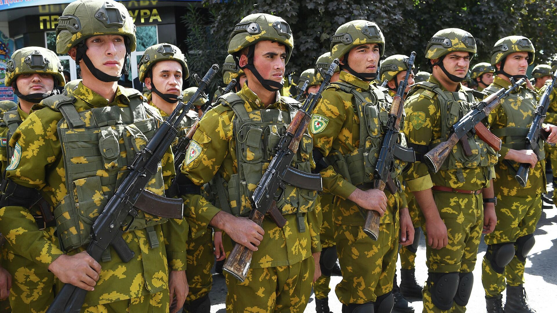 Вооруженные силы Таджикистана на военном параде в Дарвозском районе - Sputnik Тоҷикистон, 1920, 20.02.2022