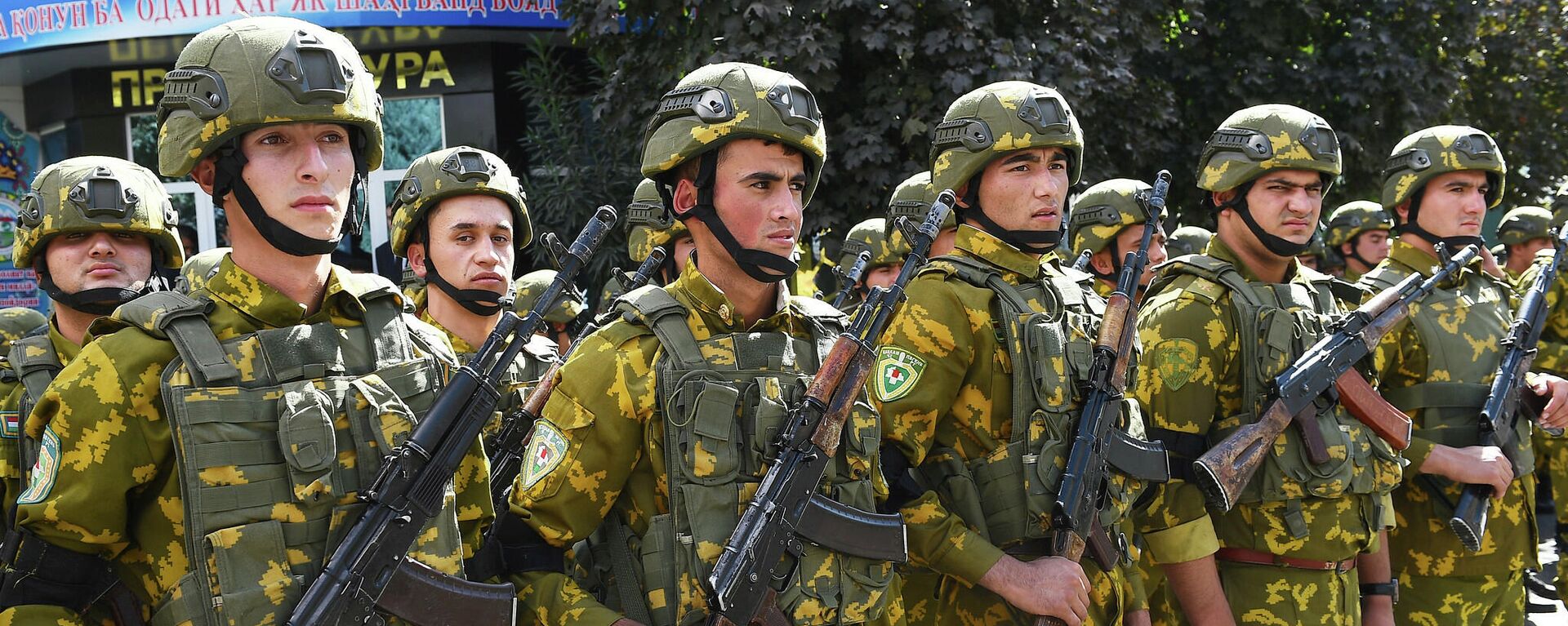 Вооруженные силы Таджикистана на военном параде в Дарвозском районе - Sputnik Тоҷикистон, 1920, 26.11.2023