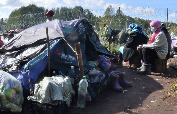 Несмотря на экстремальные условия, афганцы продолжают жить в палатках на границе. - Sputnik Таджикистан