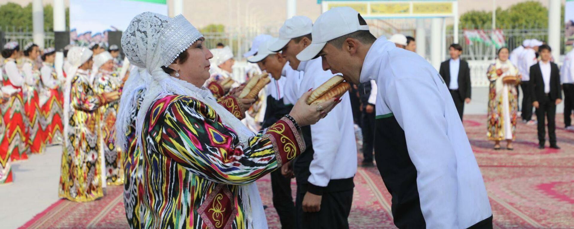 Проводы в армию таджикских новобранцев  - Sputnik Тоҷикистон, 1920, 03.04.2023