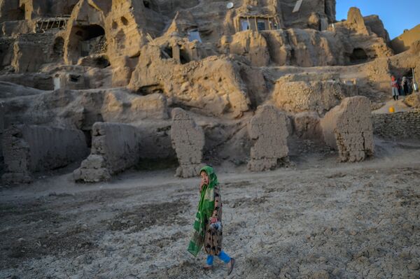 Город Бамиан в Афганистане выточен в скале. Он является центром одноименной провинции. - Sputnik Таджикистан