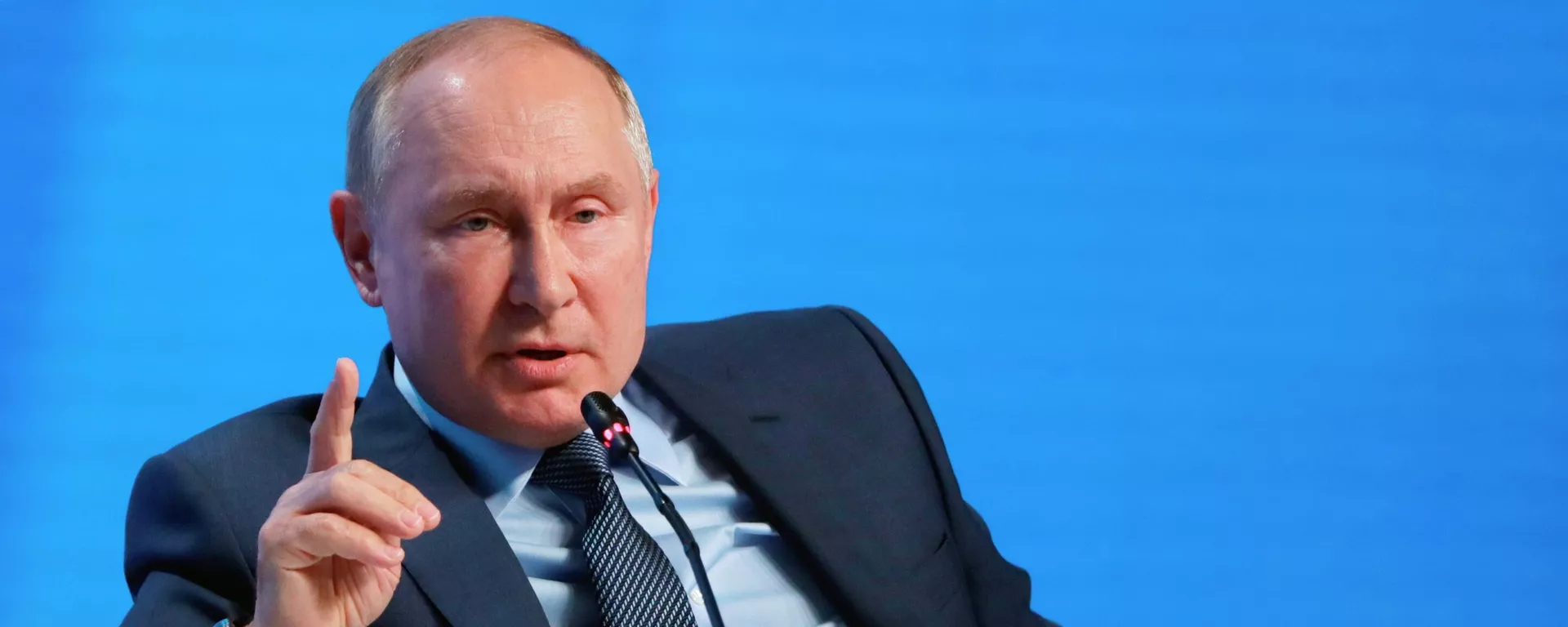 Президент РФ В. Путин принял участие в пленарном заседании форума Российская энергетическая неделя - Sputnik Тоҷикистон, 1920, 14.10.2021
