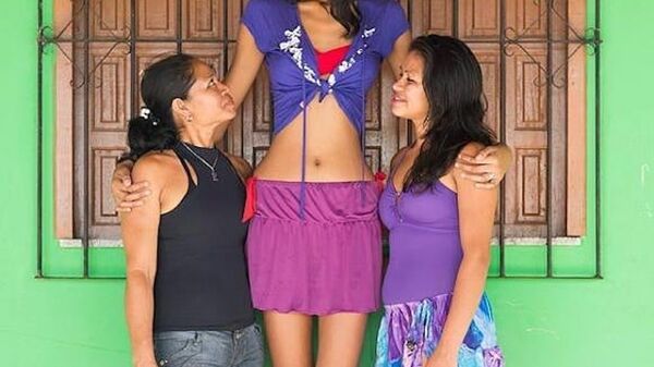 Самая высокая девушка Бразилии Элисани-да-Крус Сильва - Sputnik Таджикистан