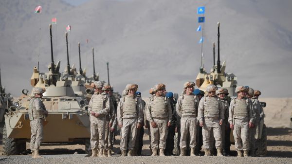 Военнослужащие на оперативно-стратегических учениях коллективных сил Организации Договора о коллективной безопасности (ОДКБ) - Sputnik Таджикистан