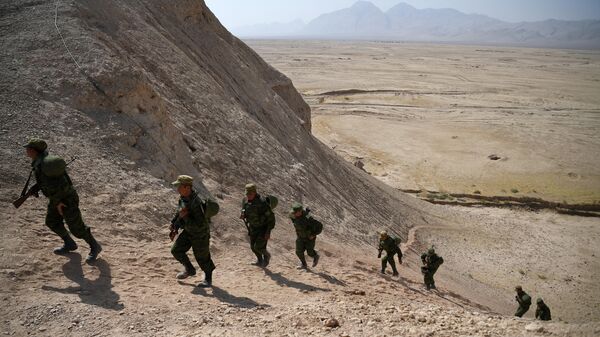 Военнослужащие на оперативно-стратегических учениях коллективных сил Организации Договора о коллективной безопасности (ОДКБ)  - Sputnik Таджикистан