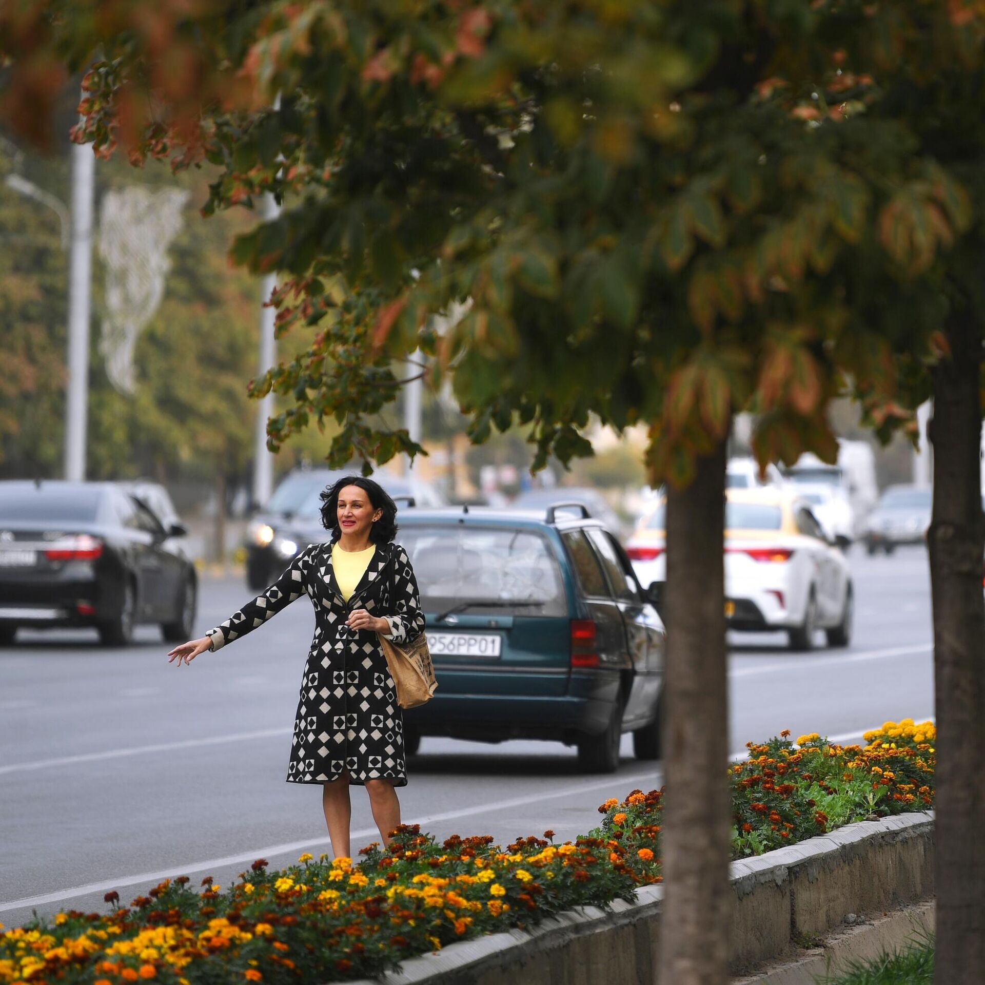 Прогноз погоды на сегодня в душанбе. Таджикистан улицы. Душанбе люди. Девушки на улицах Душанбе. Таджикистан люди на улице.