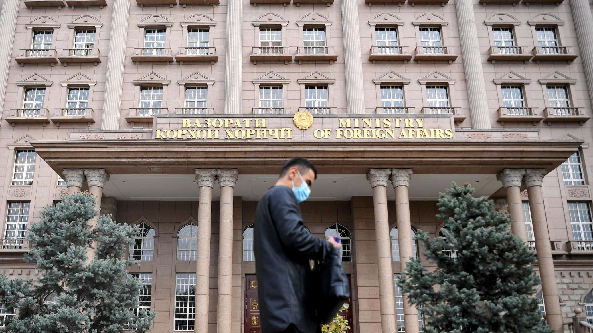 МИД просит таджикистанцев воздержаться от поездок в Казахстан