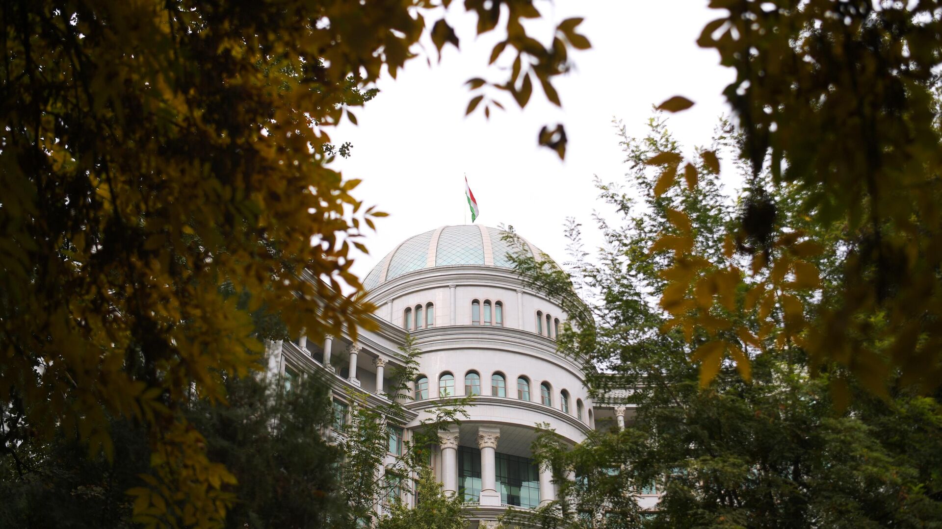 Дом правительства Таджикистана в Душанбе - Sputnik Тоҷикистон, 1920, 02.12.2021