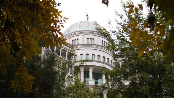 Дом правительства Таджикистана в Душанбе  - Sputnik Тоҷикистон