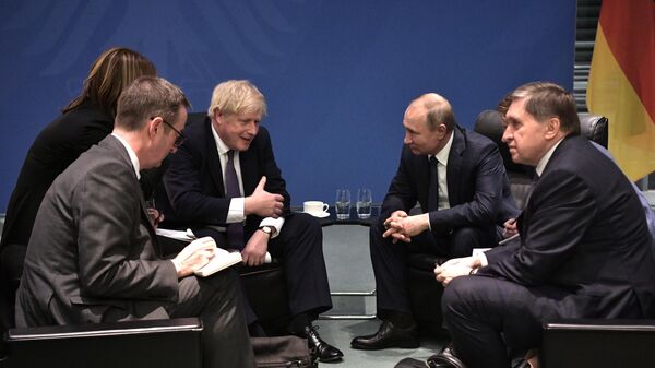 Президент РФ Владимир Путин и премьер-министр Великобритании Борис Джонсон - Sputnik Таджикистан
