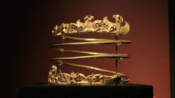 Спиралевидное золотое украшение из второго века нашей эры  - Sputnik Тоҷикистон