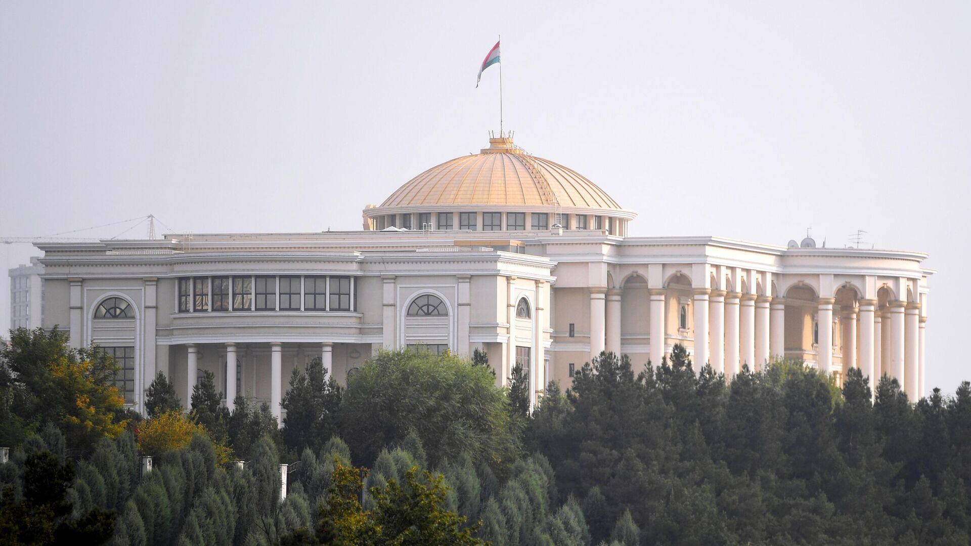 Дворец нации - резиденция Эмомали Рахмона в Душанбе - Sputnik Таджикистан, 1920, 01.11.2021
