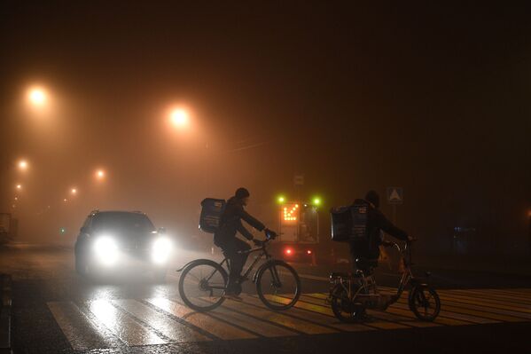 В ночь на вторник Москва погрузилась в сильный туман. - Sputnik Таджикистан