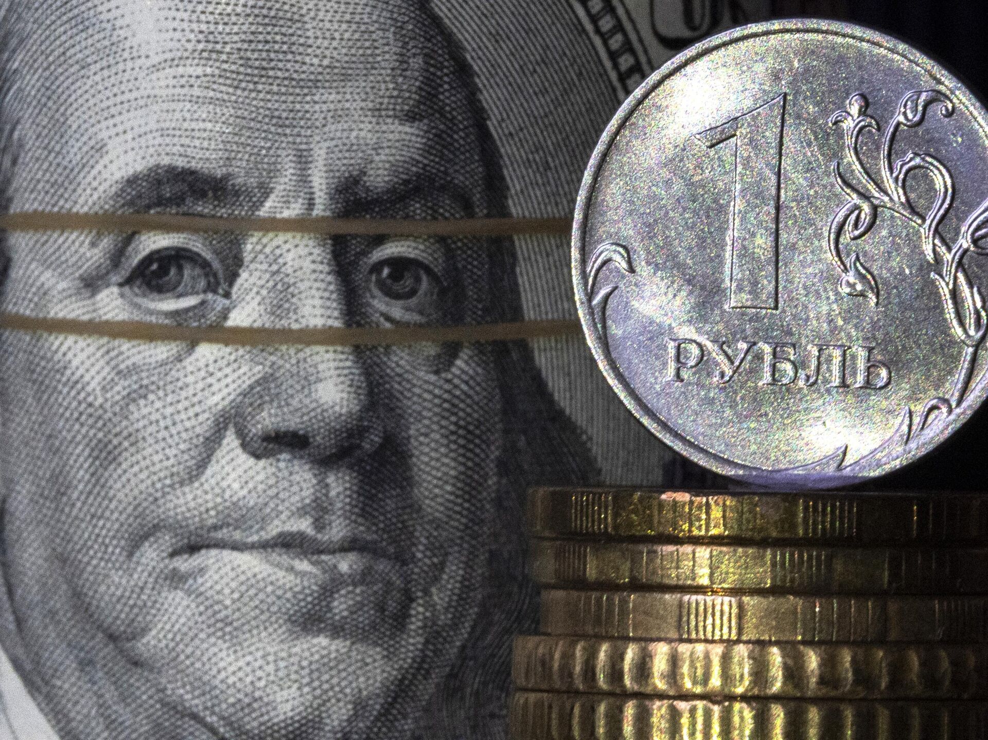 В банках Таджикистана установлен шокирующий курс рубля