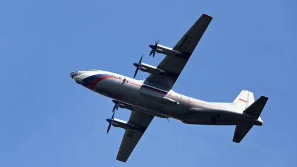 Военно-транспортный самолет Ан-12, архивное фото - Sputnik Тоҷикистон