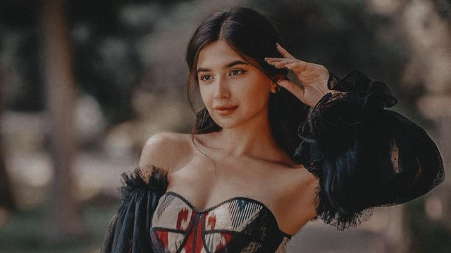 Қызу сүйіспеншілікке толы секс туралы бейне