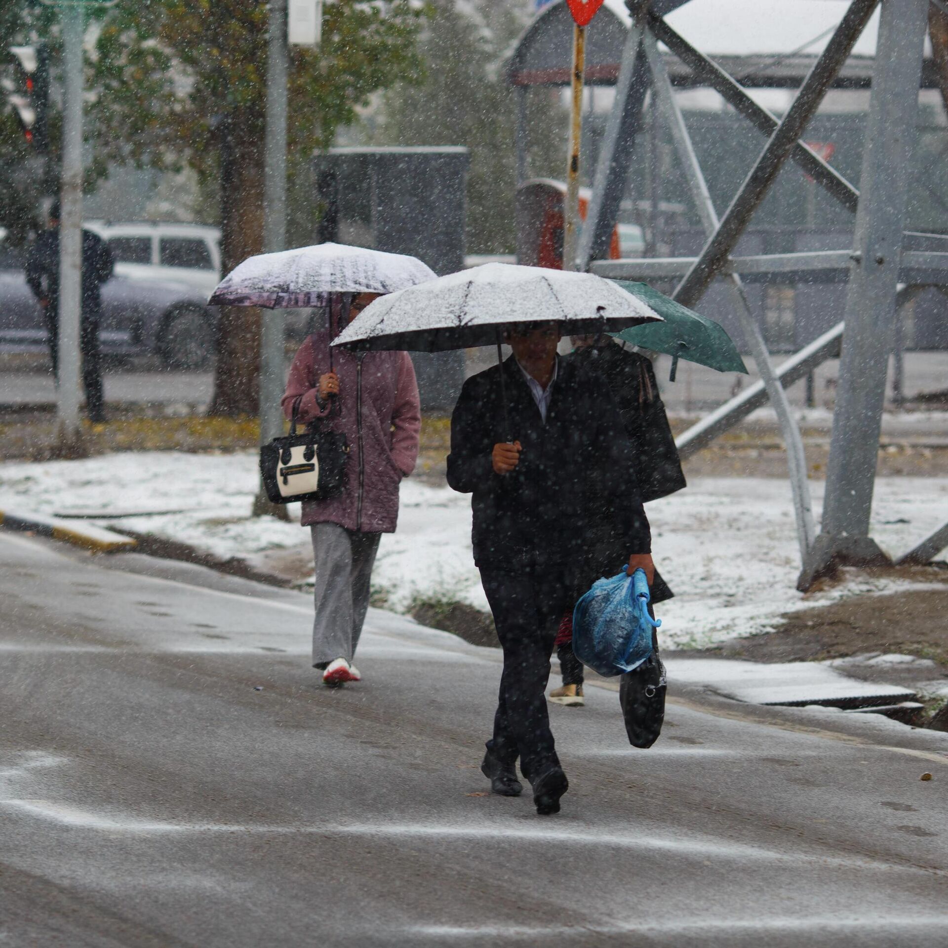 Погода душанбе 7. Снег в Душанбе. Душанбе дождь. Погода в Душанбе сегодня. Погода Таджикистан.