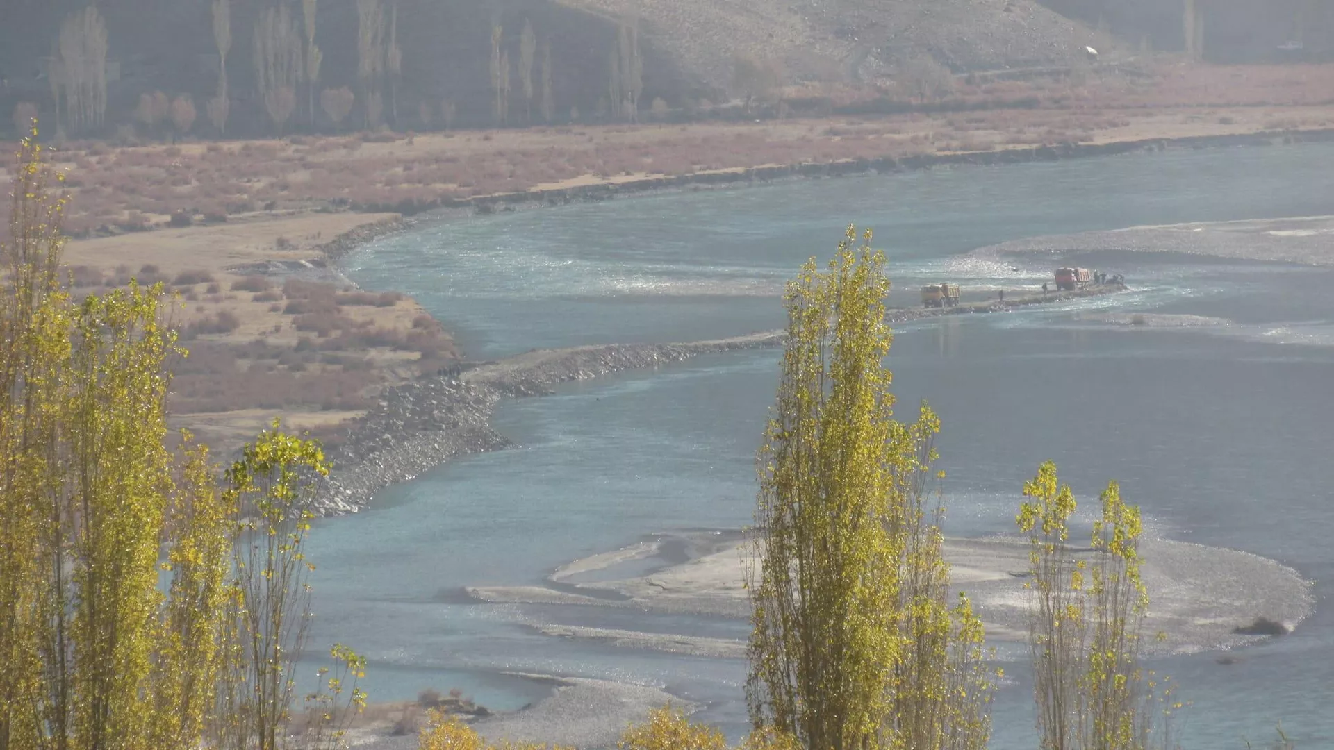 Соҳилмустаҳкамкунӣ дар ноҳияи Рӯшони  ВМКБ
