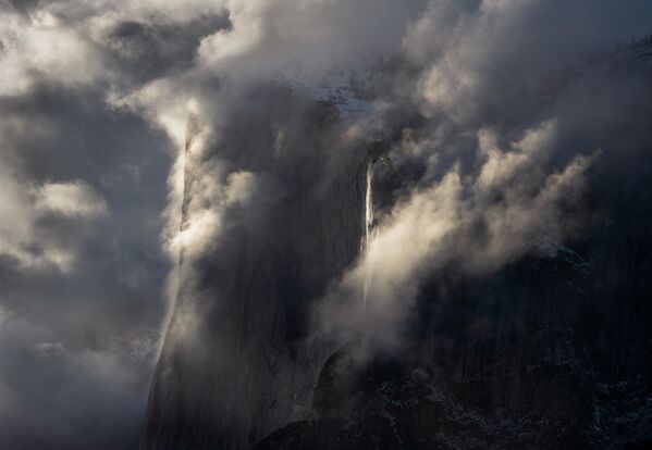 В номинации &quot;Большой пейзаж&quot; победил Майкл Фрай. Он сделал фото в парке Йосемити. - Sputnik Таджикистан
