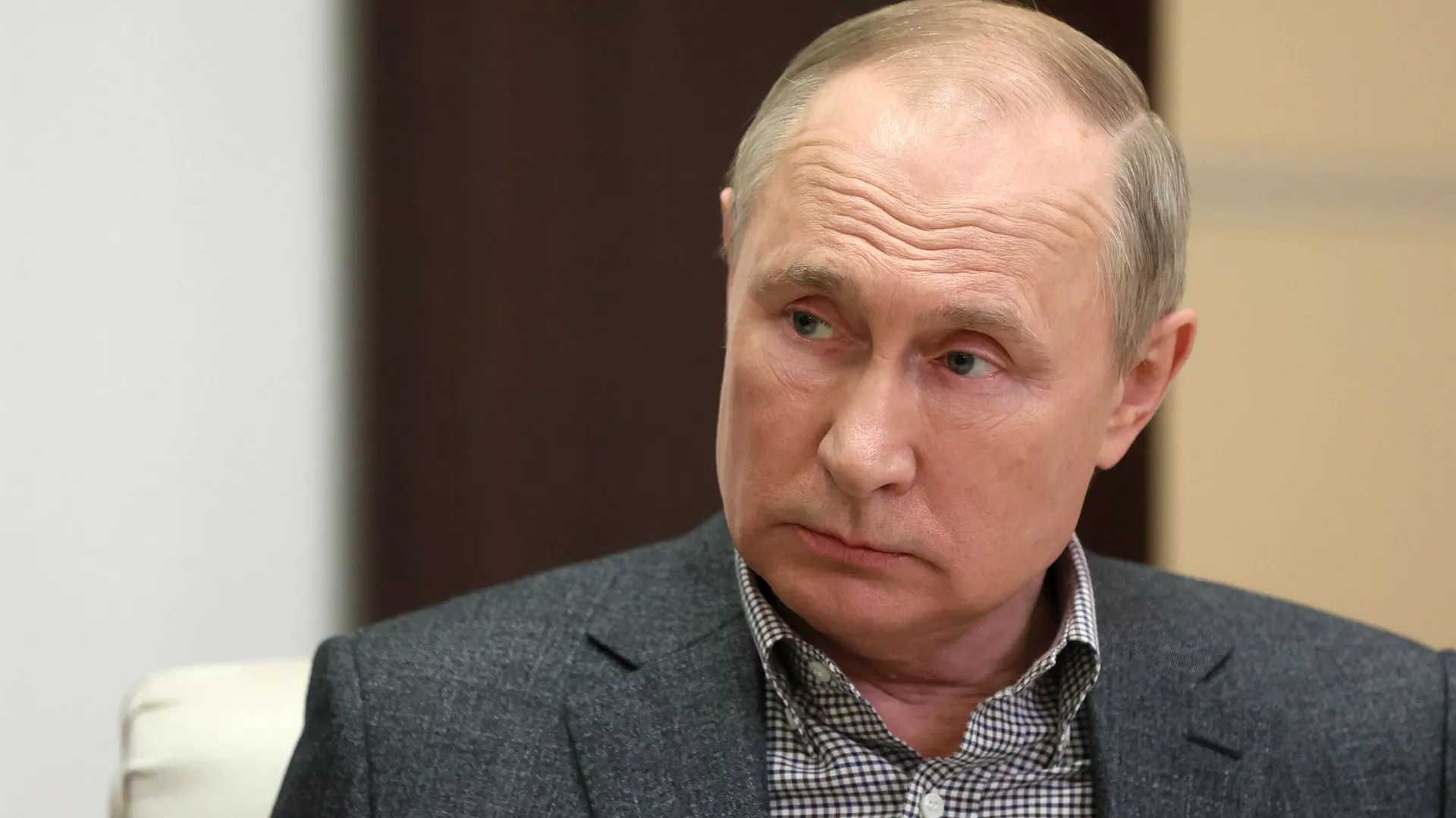 Президент РФ В.Путин встретился с заместителем директора Центра имени Н. Ф. Гамалеи Д. Логуновым