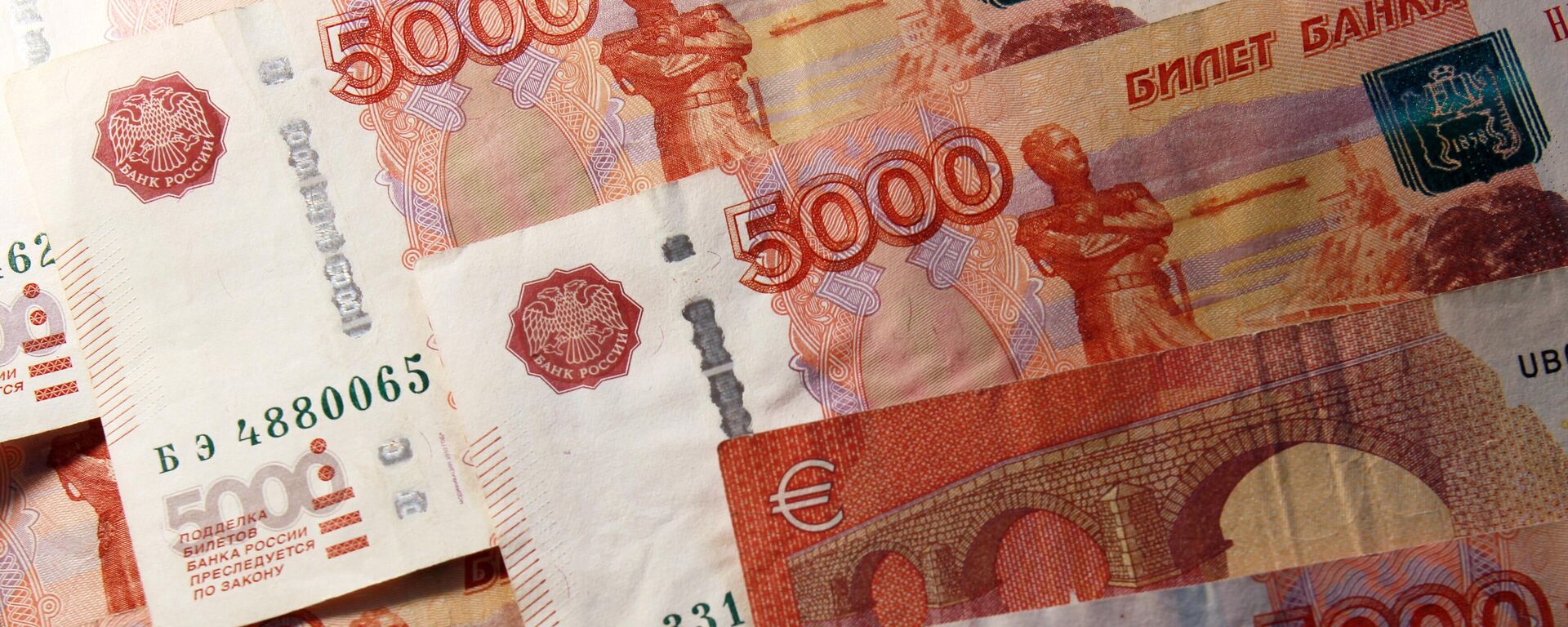 Денежные купюры.  - Sputnik Тоҷикистон, 1920, 26.03.2026