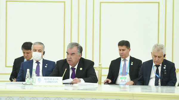 Президент Таджикистана Эмомали Рахмон выступает на саммите ОЭС - Sputnik Таджикистан