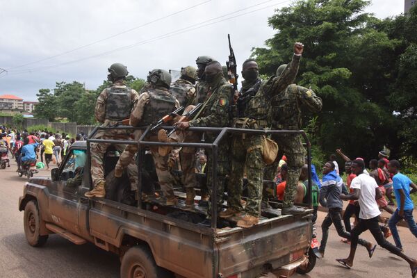 Военные во время государственного переворота в Гвинее, 5 сентября. - Sputnik Таджикистан