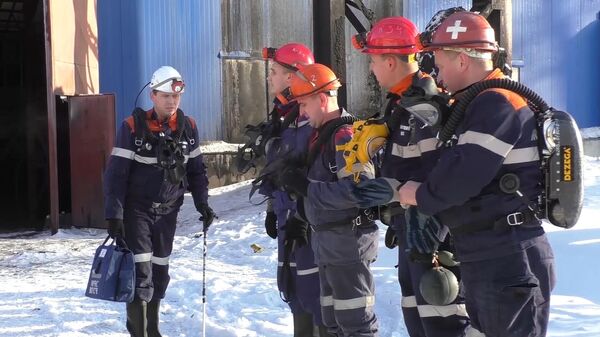 Работа спасателей по ликвидации последствий аварии на шахте Листвяжная - Sputnik Таджикистан