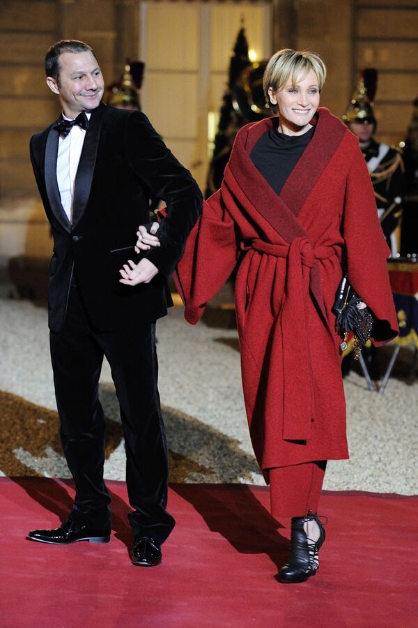 Патрисия Каас прибыла в Елисейский дворец в Париже, чтобы присутствовать на официальном ужине с президентом Франции Николя Саркози и президентом России Дмитрием Медведевым 2 марта 2010 года.  - Sputnik Таджикистан