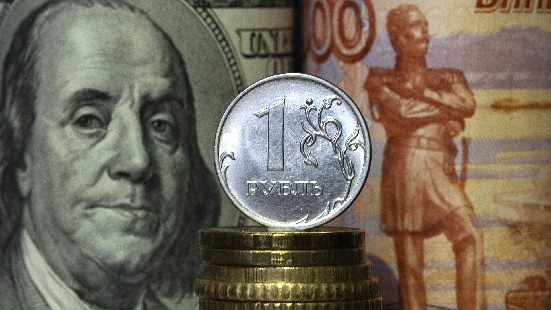 НБТ: рубль в Таджикистане резко обесценился