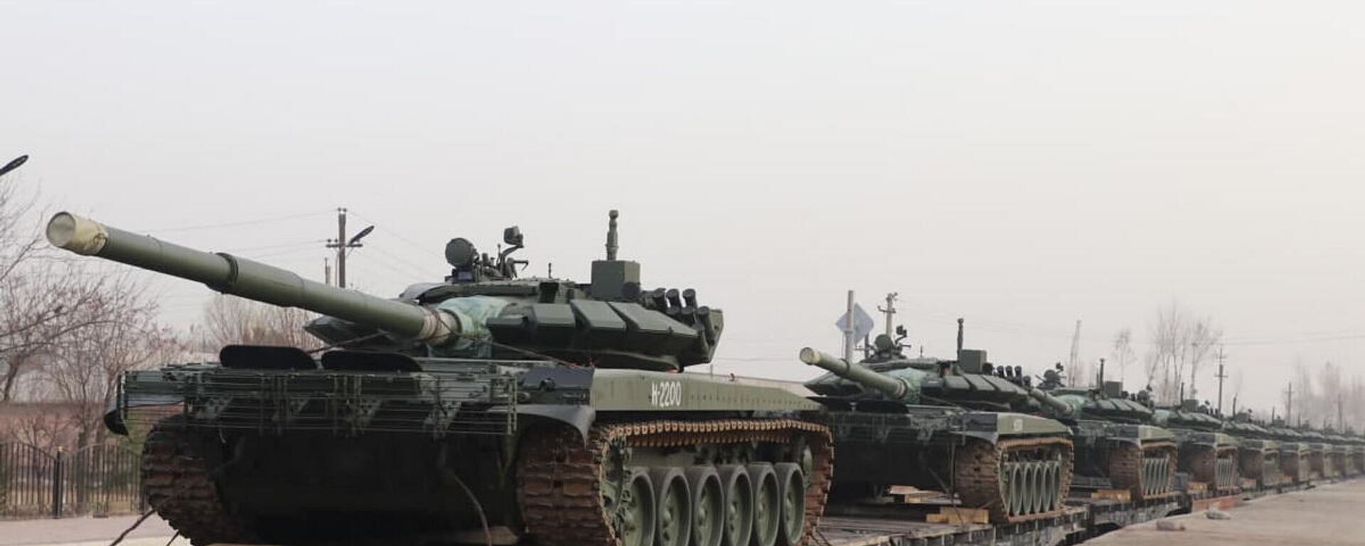 В Таджикистан привезли 30 модернизированных танков Т-72Б3М - Sputnik Тоҷикистон, 1920, 24.08.2022