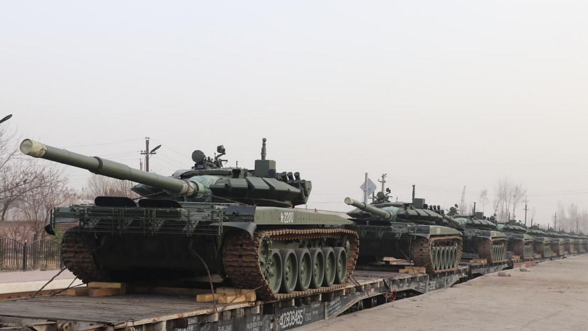В Таджикистан привезли 30 модернизированных танков Т-72Б3М - Sputnik Тоҷикистон, 1920, 06.12.2021