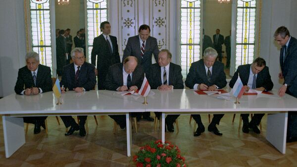 Церемония подписания Соглашения о ликвидации СССР и создании Содружества Независимых Государств - Sputnik Таджикистан