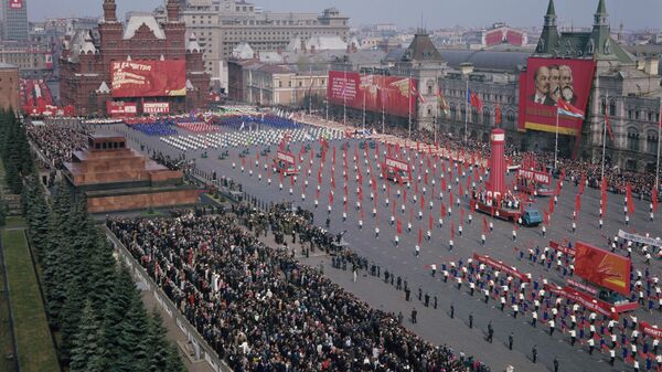 Физкультурный парад на Красной площади в День международной солидарности трудящихся. - Sputnik Таджикистан