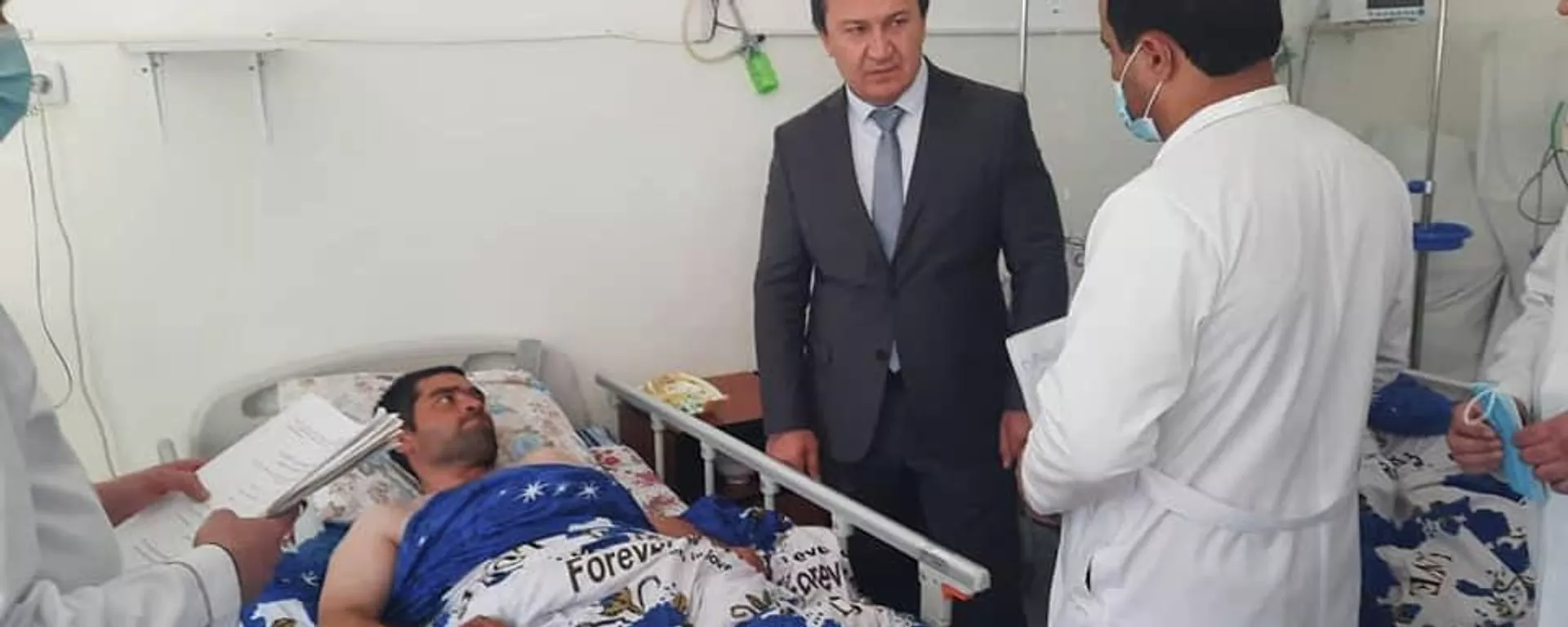 Аёдати Ҷамолиддин Абдуллозода, вазири тандурустии Тоҷикистон аз ҳоли беморон дар шифохонаҳо - Sputnik Тоҷикистон, 1920, 16.04.2023