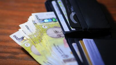 Таджикские сомони в кошельке