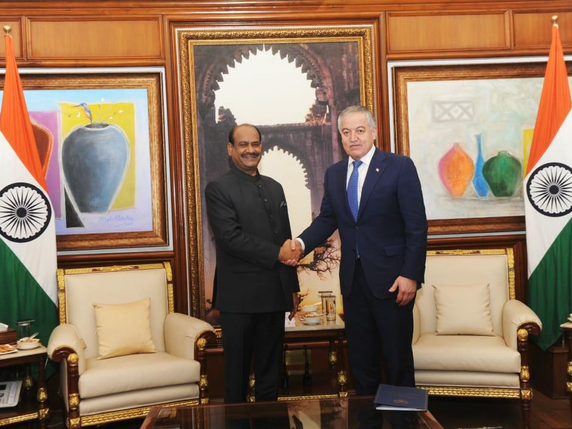 Сотрудничество таджикистана. Индия и Таджикистан. Индийская посольство в Таджикистане. Сотрудничество Таджикистана и. Отношения Таджикистана и Индии.