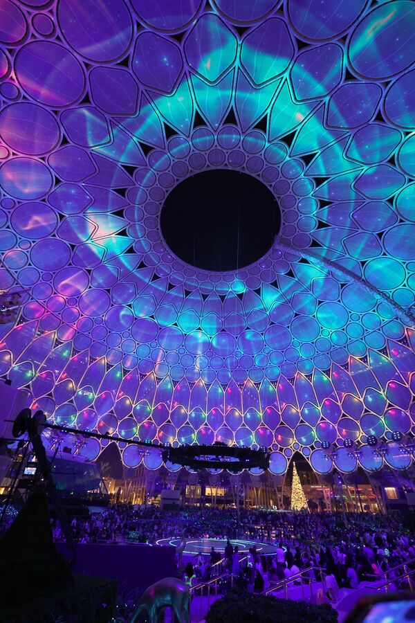 Впечатляющее световое шоу в самом разгаре - выставка &quot;Экспо-2020&quot; отличается поистине королевским размахом. - Sputnik Таджикистан