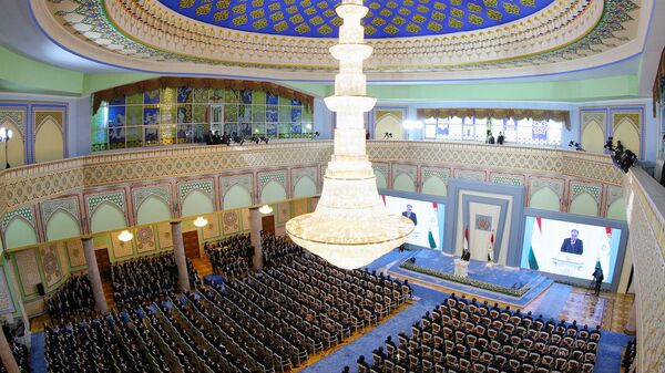 Зал парламента Таджикистана во время ежегодного обращения президента  - Sputnik Тоҷикистон
