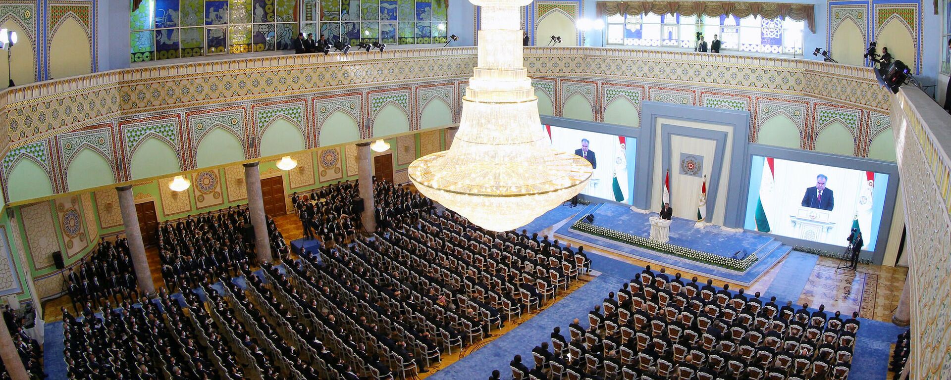 Зал парламента Таджикистана во время ежегодного обращения президента  - Sputnik Тоҷикистон, 1920, 23.12.2022