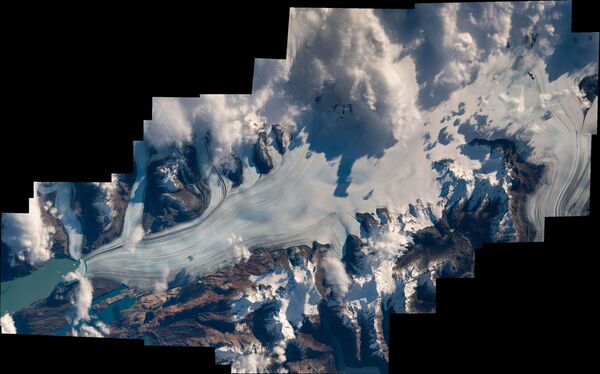 Коллаж из фотографий ледника Апсала в Патагонии на южноамериканском континенте - снято астронавтом ЕКА Томасом Песке. - Sputnik Таджикистан
